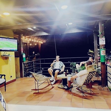 Parceros Med Hostel Medellin Bagian luar foto