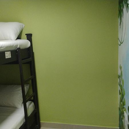 Parceros Med Hostel Medellin Bagian luar foto