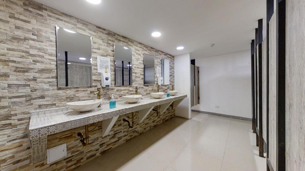 Parceros Med Hostel Medellin Bagian luar foto