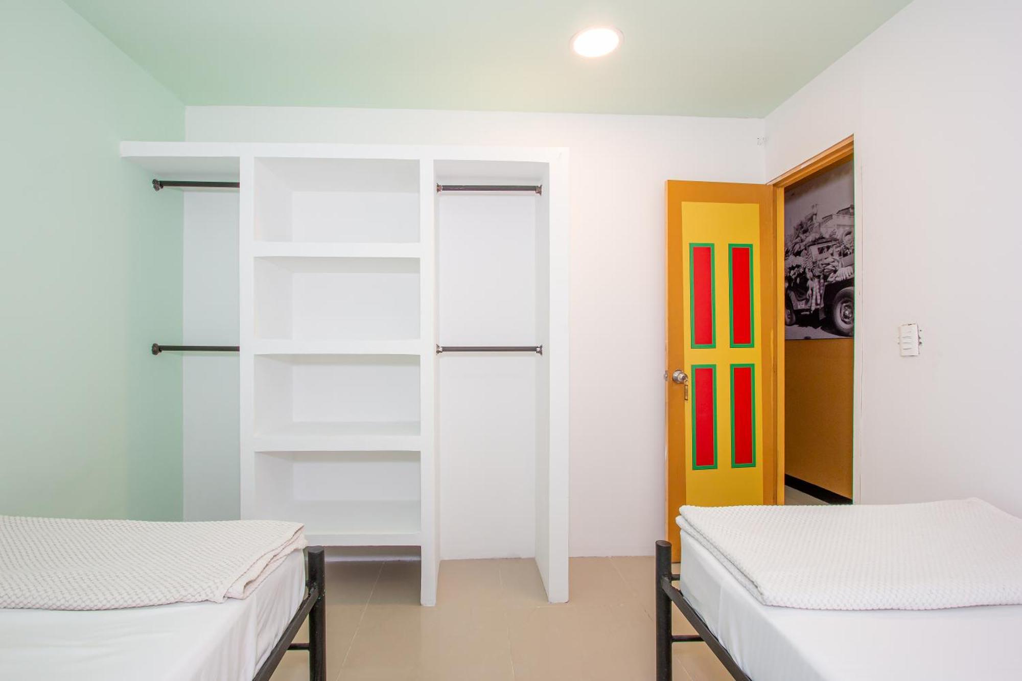 Parceros Med Hostel Medellin Bagian luar foto