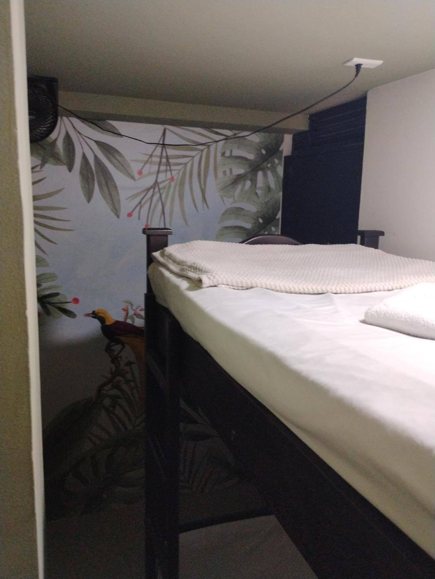 Parceros Med Hostel Medellin Bagian luar foto