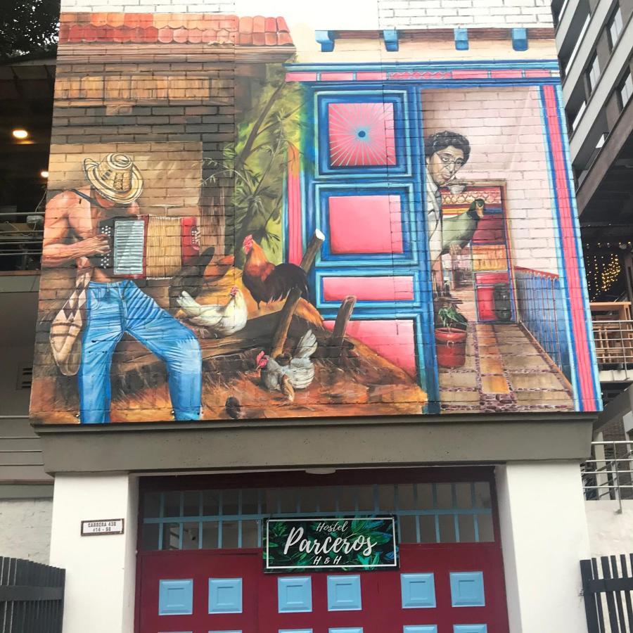 Parceros Med Hostel Medellin Bagian luar foto
