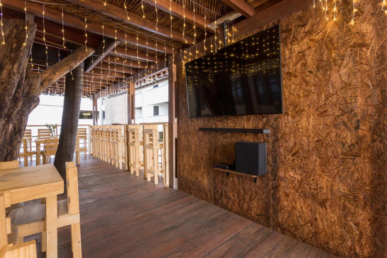 Parceros Med Hostel Medellin Bagian luar foto