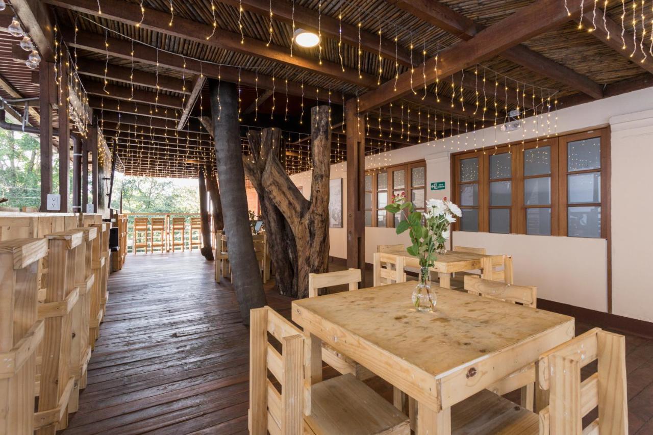 Parceros Med Hostel Medellin Bagian luar foto