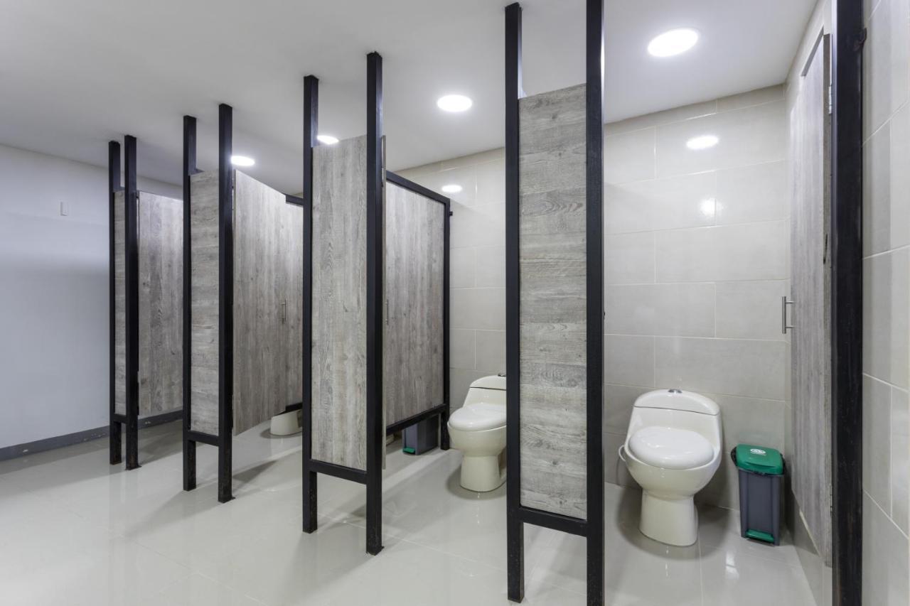 Parceros Med Hostel Medellin Bagian luar foto